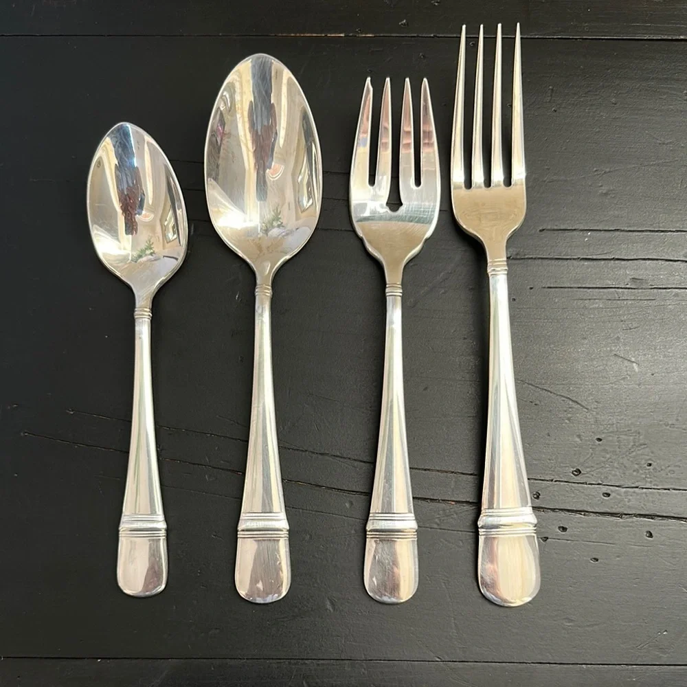 Oneida USA Silver Plated Astragal 4 Piece Place Setting Flatware Dining Set